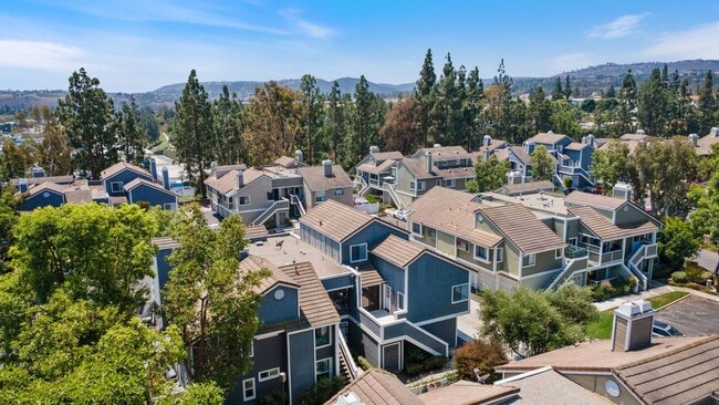Building Photo - Upgraded 2-Bedroom Carriage Townhome with ...
