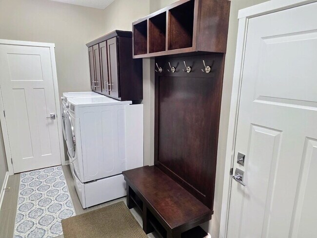 Building Photo - 482 NE Westgate Dr