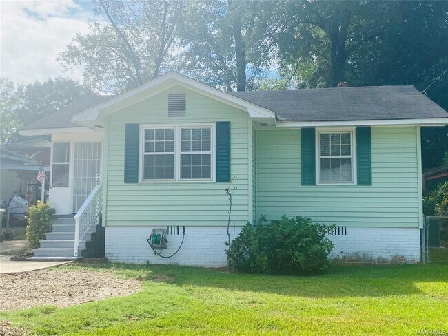 Building Photo - 2048 Midway St