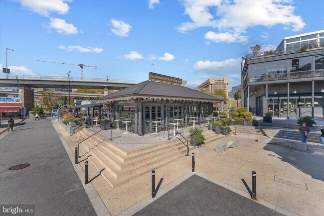 Building Photo - 1378 4th St SW