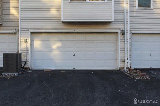 Building Photo - 53 Giera Ct