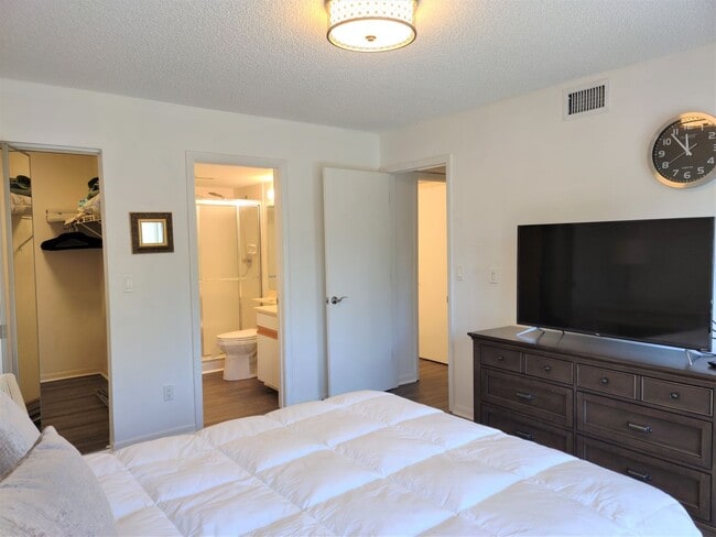 Building Photo - Bird Bay Village Annual Rental – Furnished 1st Floor Unit with Covered Parking
