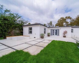 Building Photo - 11516 La Maida St