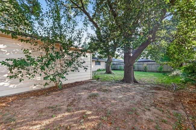 Building Photo - 9602 S Petersham Dr