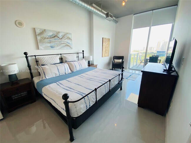 Building Photo - 3029 NE 188th St