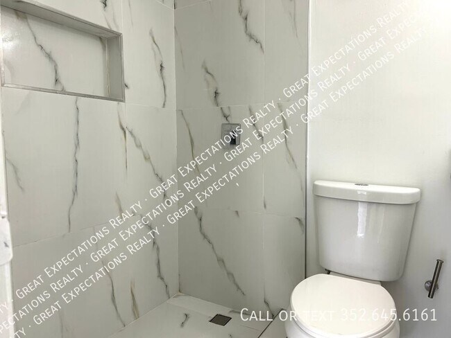 Building Photo - 5836 SE Drew Rd