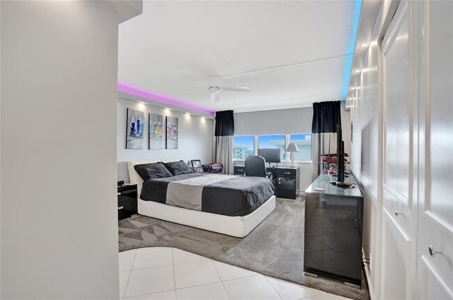 Building Photo - 1150 Hillsboro Mile