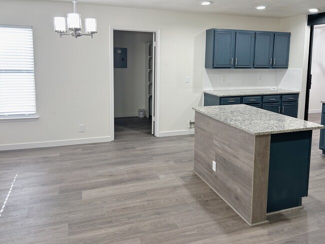 Building Photo - 16718 Stoney Glade