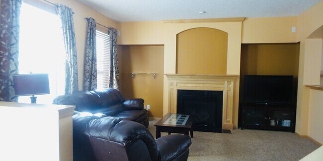 Building Photo - Available Now! Amazing Townhouse 3 Bedroom...