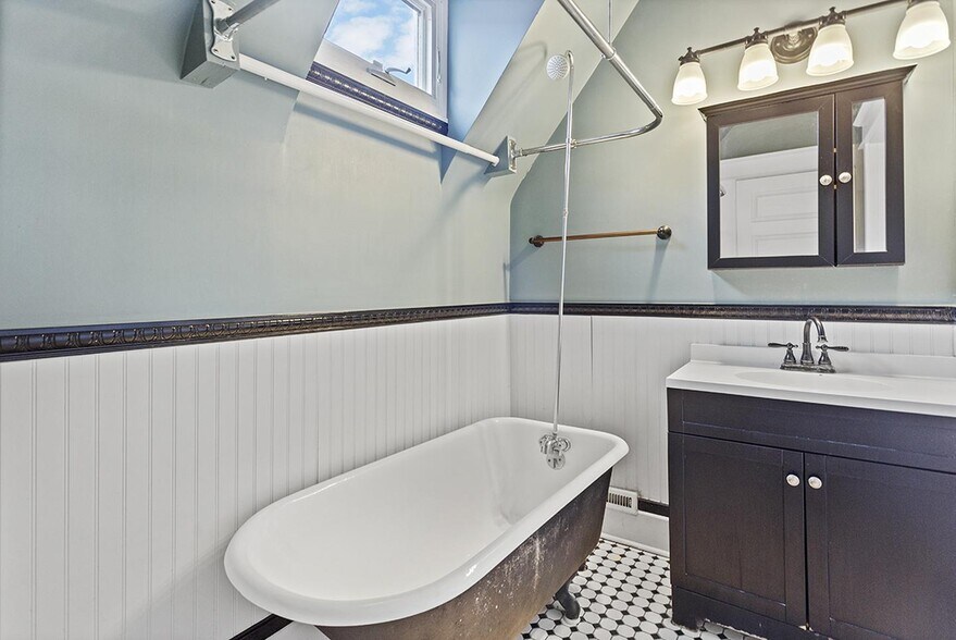 Building Photo - Charming Five Points home with outdoor oas...