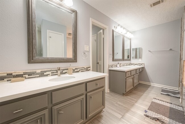 Building Photo - 1723 Rock Fence Dr