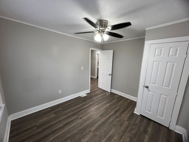 Building Photo - Modern Comfort Meets Convenience in This 4...