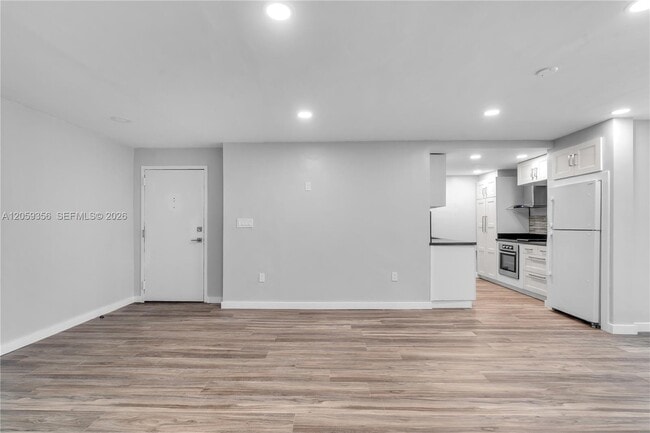 Building Photo - 9320 Fontainebleau Blvd