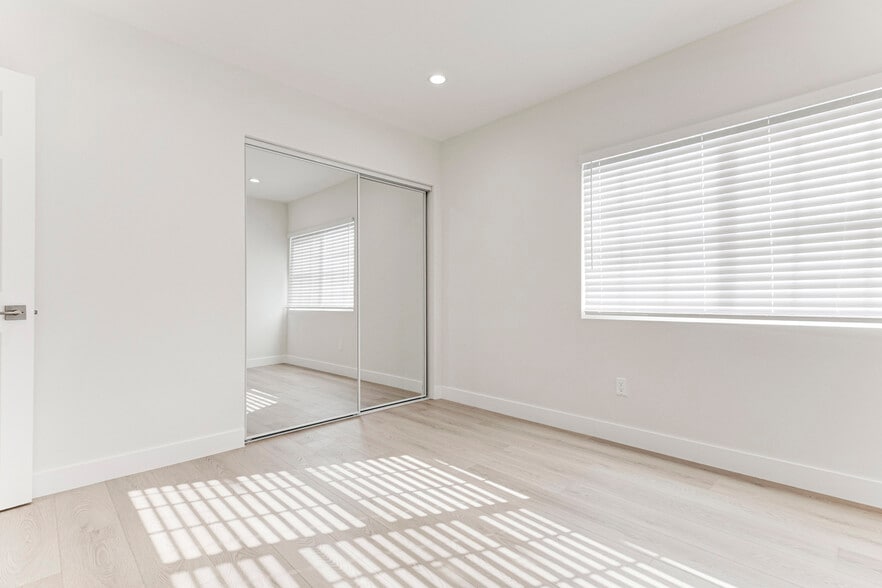 Building Photo - 13327 Strathern St