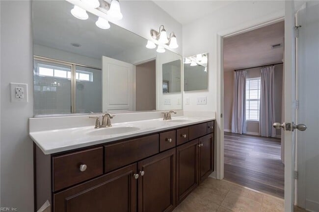 Building Photo - 5616 Memorial Dr