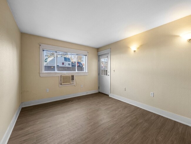 Building Photo - Prime Old Town Location | 2 Bed, 1 Bath Condo