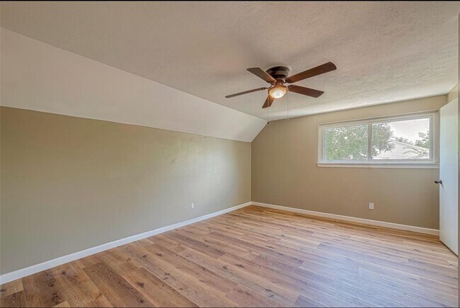 Building Photo - 10902 Sagevale Ln