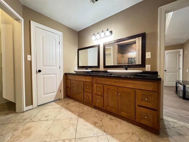 Building Photo - 12965 Larch Ln