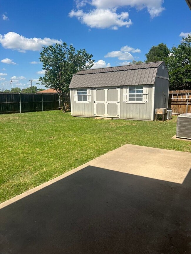 Building Photo - Very Nice 3 Bedroom