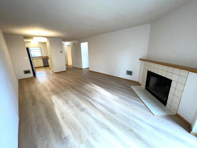 Building Photo - 3433 McNary Pky