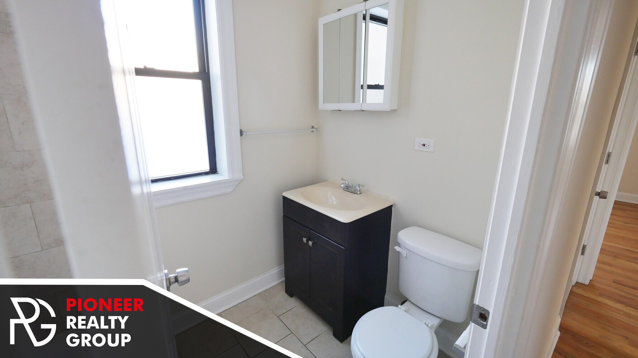 Building Photo - 1446 W Byron St