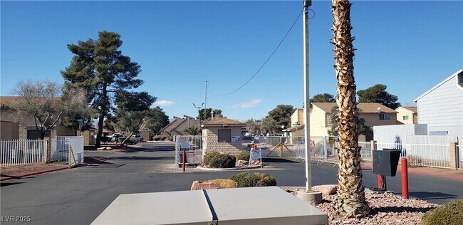 Building Photo - 5136 Golden Ln