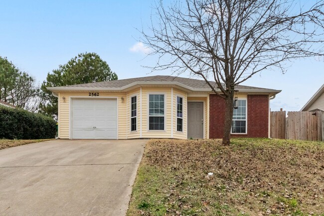 Primary Photo - Completely Renovated Springdale Home - Clo...