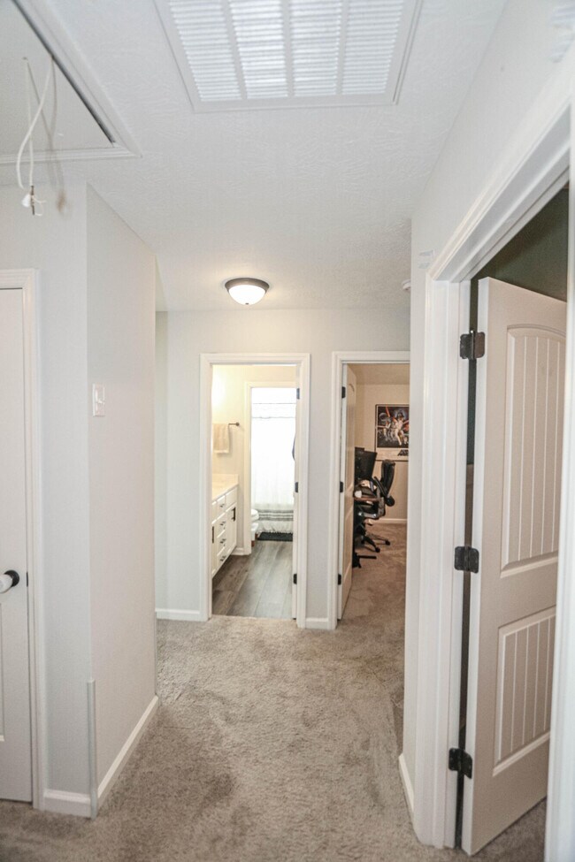 Building Photo - 550 Jensen Ln