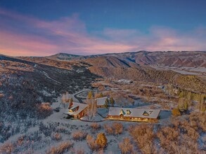 Building Photo - 2700 Juniper Hill Rd