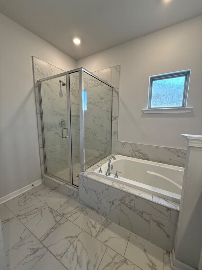 Building Photo - 280 Shangrila Wy