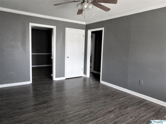 Building Photo - 4004 Cloverdale Dr NW