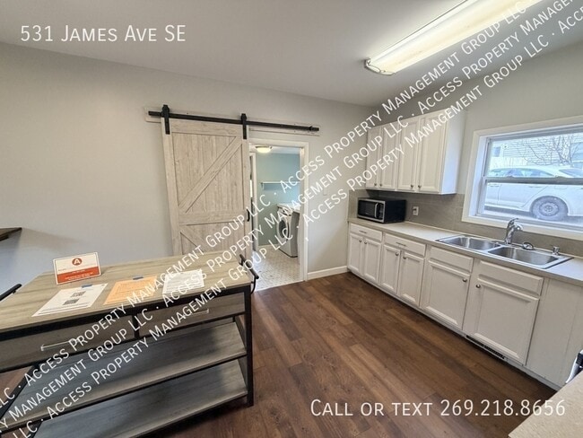 Building Photo - 531 James Ave SE