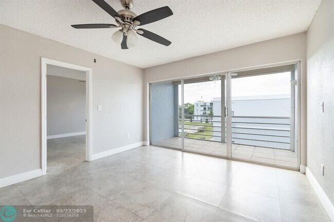 Building Photo - 7980 N French Dr