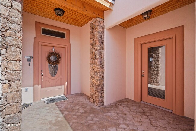 Building Photo - 5729 Valley Oak Dr