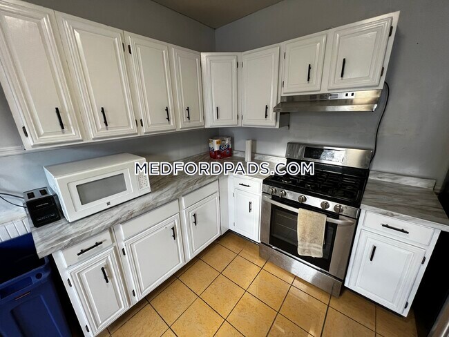 Building Photo - 37 Warner St