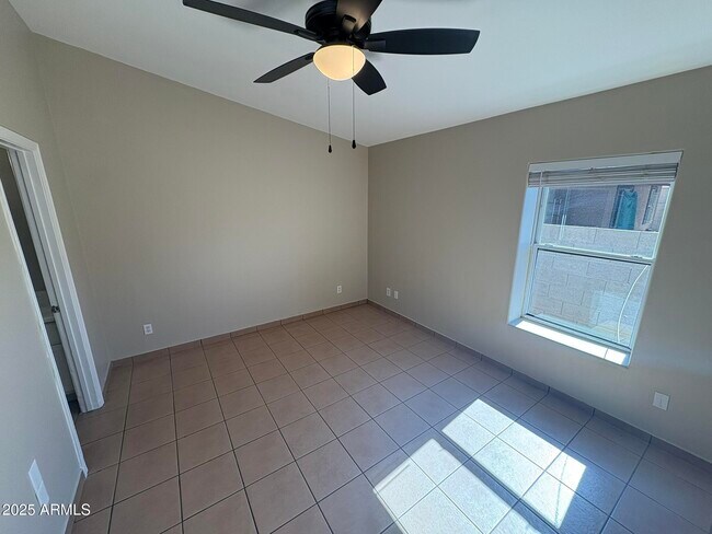 Building Photo - 1062 N 27th St