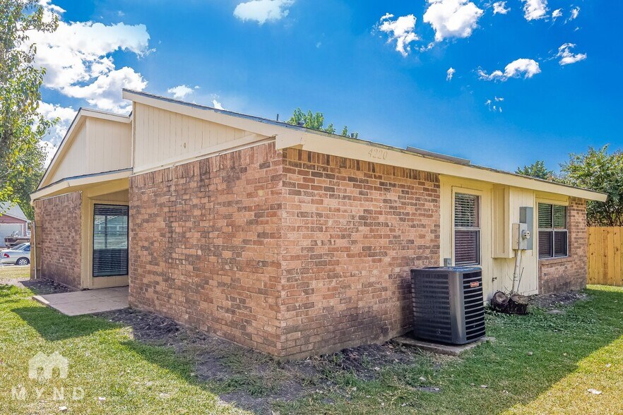 Building Photo - 4220 Caldwell Ave