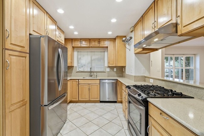 Building Photo - Beautiful Remodeled 3-Bedroom 2-Bathroom S...