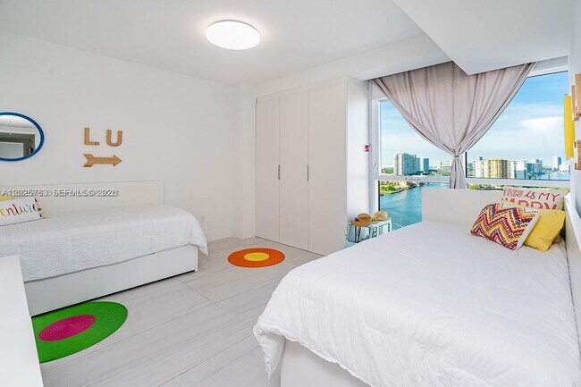 Building Photo - 400 Sunny Isles Blvd