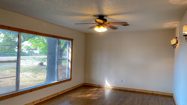 Building Photo - 1017 County Rd 914A