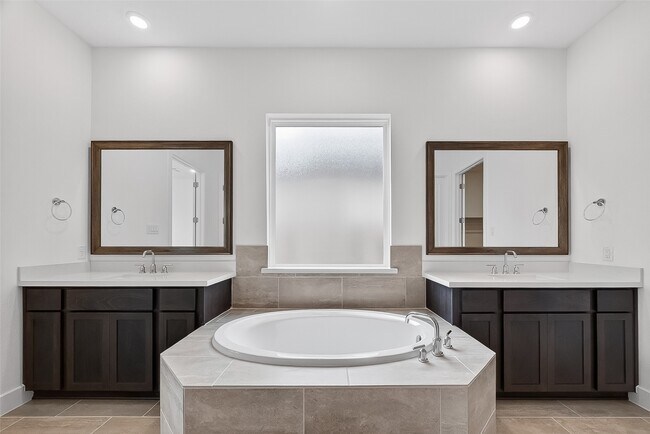 Building Photo - 1568 River Pt Dr