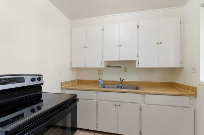 Building Photo - Charming 1-bedroom, 1-bath home in Tucsons most iconic neighborhood!