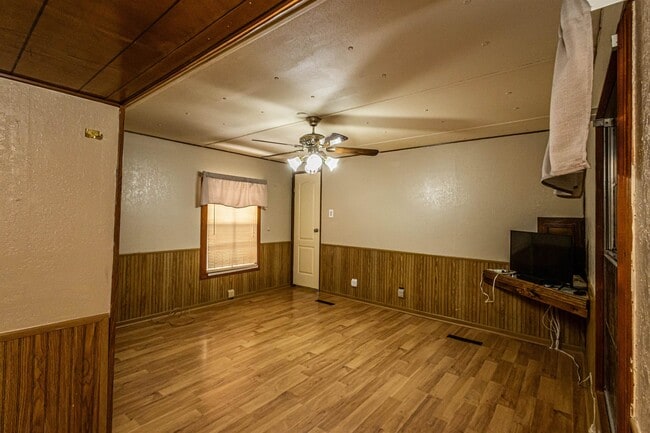 Building Photo - 2006 Piedra China St