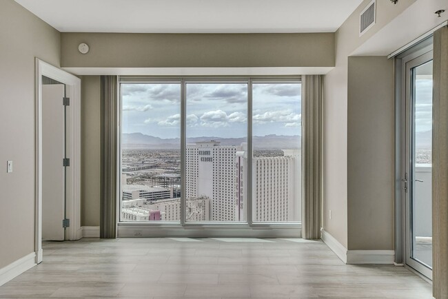 Building Photo - Sky Las Vegas-Strip/City/Red Rock Mtn View...