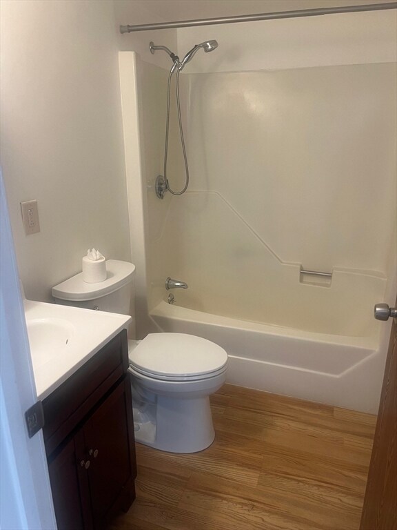 Building Photo - 33 Linden St