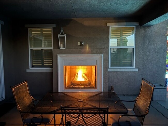 Building Photo - Stunning 5 Bedroom + Office Home with Priv...