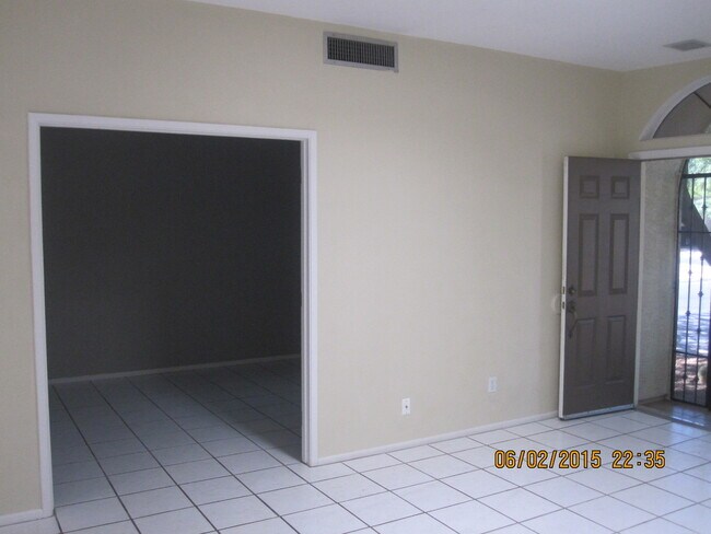 Building Photo - 3394 N Glen Creek Dr