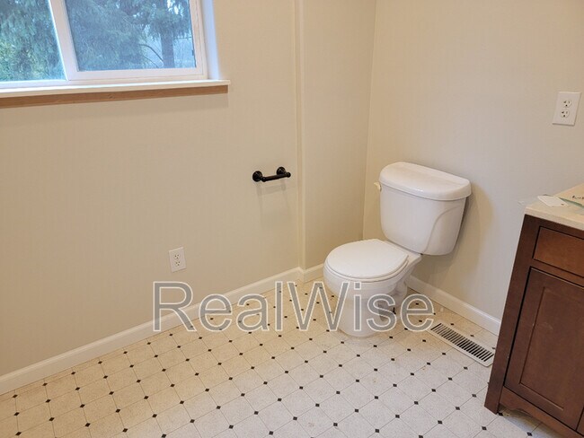 Building Photo - 344 W Selmar Ct