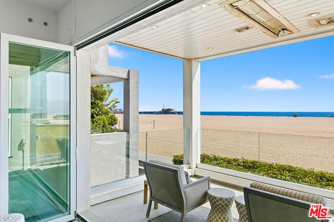 Building Photo - 1341 Palisades Beach Rd