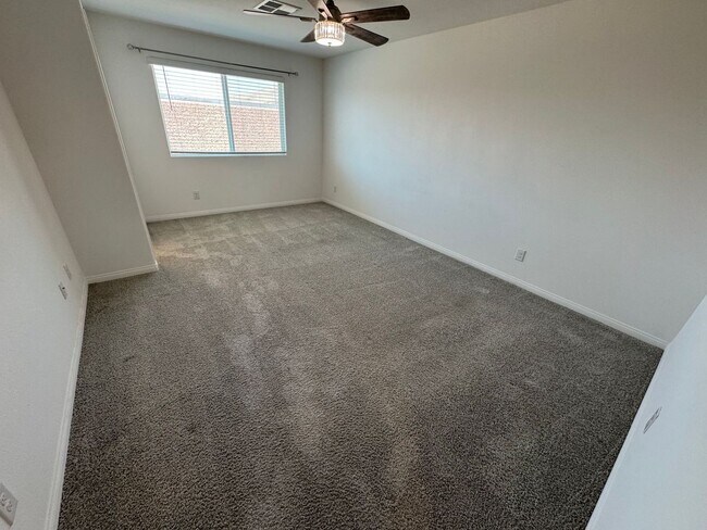 Building Photo - BEAUTIFUL 3 BEDROOM 3 BATH TRI-LEVEL HOME ...